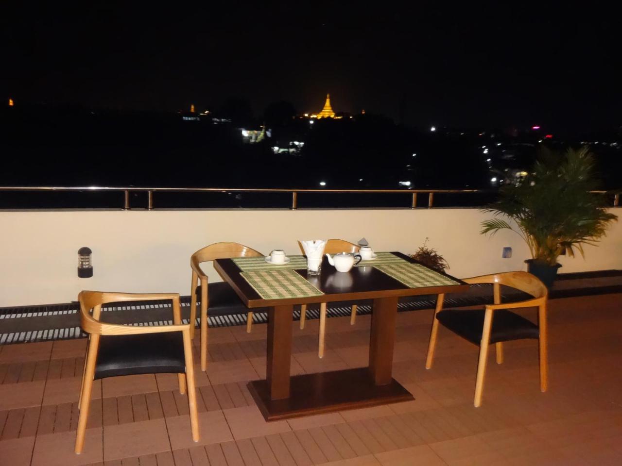 Virati Hotel Γιανγκόν Εξωτερικό φωτογραφία